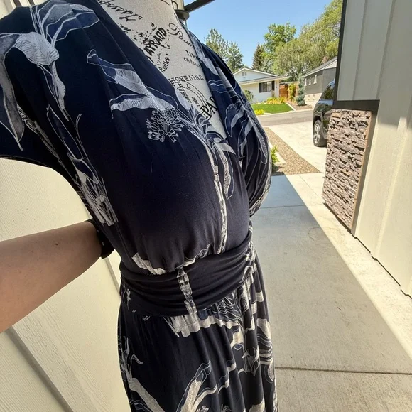 Soma Serenity Maxi Dress Navy Floral Print L Built-in Bra Cool Touch Pockets - Picture 5 of 15